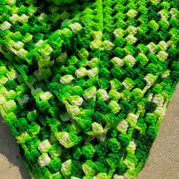 VINTAGE Crochet Blanket - Picture 8 of 10